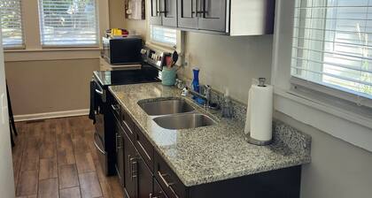 Stylish Downtown Greenville Apartment
1 Block Off Main Street