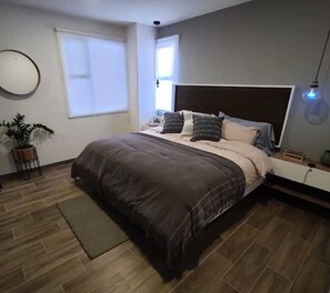 2 室のベッドルーム、アイロン / アイロン台、WiFi、ベッドシーツ