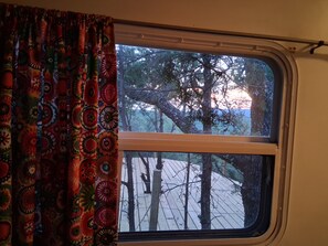 Interior - Secluded RV on mountain bluff overlooking lake,large deck. Hike, bike,boat,swim. (Gordon)