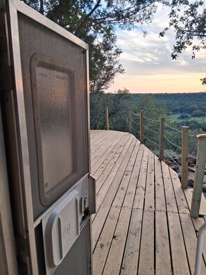 Property grounds - Secluded RV on mountain bluff overlooking lake,large deck. Hike, bike,boat,swim. (Gordon)