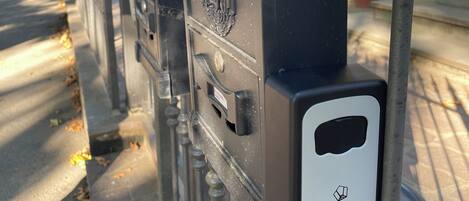 المنطقة المحيطة بالمنشأة