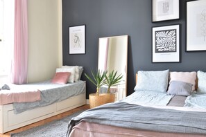 3 habitaciones, tabla de planchar con plancha, wifi y ropa de cama 
