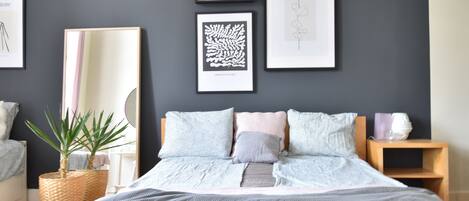 3 bedrooms, iron/ironing board, WiFi, bed sheets