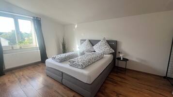 1 dormitori, planxa i posts de planxar, wifi i roba de llit