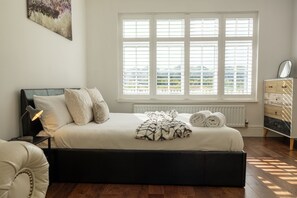 5 dormitoris, planxa i posts de planxar, wifi gratuïta i roba de llit