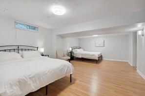 4 bedrooms, iron/ironing board, free WiFi, bed sheets