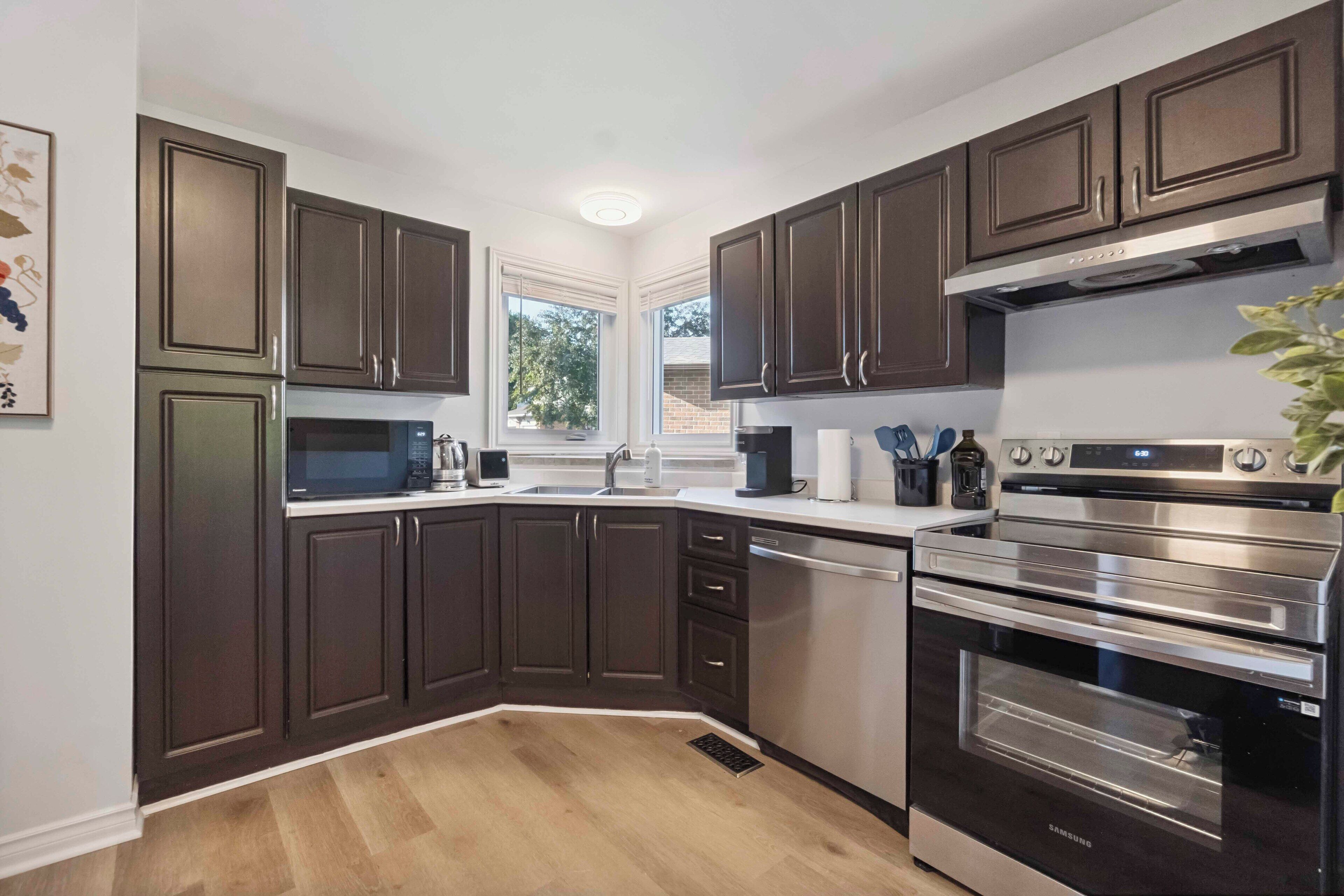 ثلاجة، ميكروويف، فرن، موقد طهي مسطح