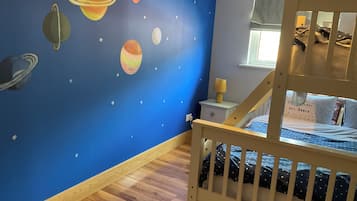 3 bedrooms, iron/ironing board, Internet, bed sheets