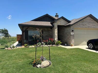 806 House! 3/2 home in welcoming Wolfforth with AC, WIFI, TV, + filtered water