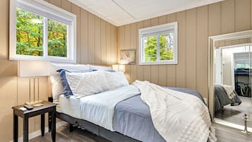 3 bedrooms, iron/ironing board, WiFi, bed sheets