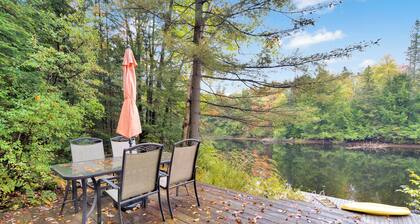 Muskoka Waterfront Cottage w/ Canoes and Fire Pit