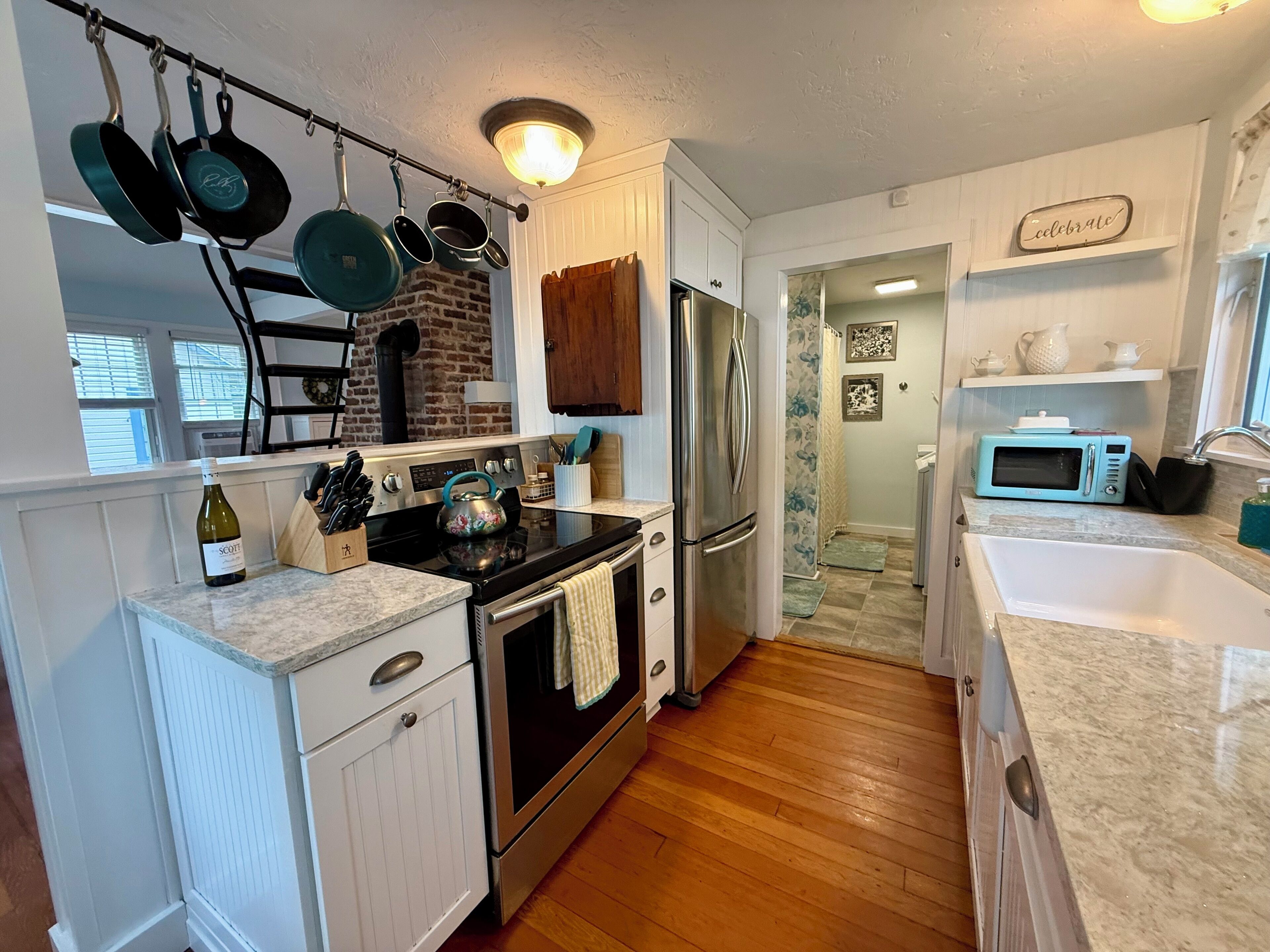 雪櫃、微波爐、焗爐、爐具