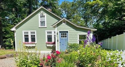 Bungalow 19 by the Little Alum Lake in Brimfield