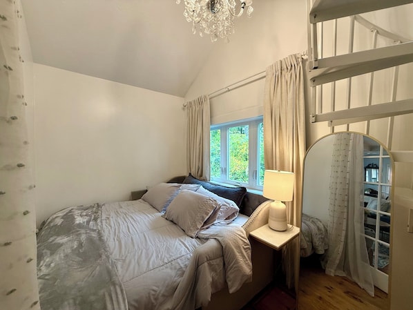 2 chambres, fer et planche à repasser, lit parapluie, Wi-Fi gratuit