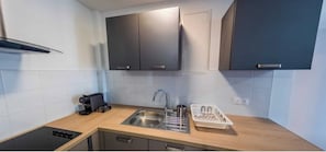 Apartment | Dapur peribadi | Peti sejuk, ketuhar, dapur, pembancuh kopi/teh