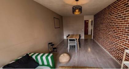 Private Room in a Shared Flat - Lyon 8