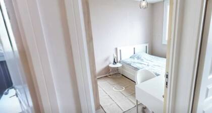 Private Room in a Shared Flat - Lyon 8