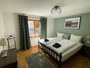 Soundproofing, free WiFi