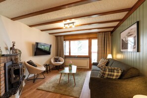 Deluxe Apartment, Balcony, Garden View | Living area - Forest- finest selections (Zermatt)