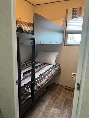 3 bedrooms, WiFi, bed sheets - SERENITY COTTAGE (Niagara-on-the-Lake)