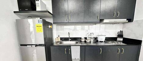 冰箱、微波炉、炉灶、厨具/餐具