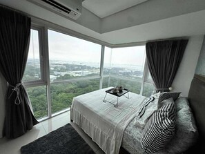 1 bedroom, bed sheets