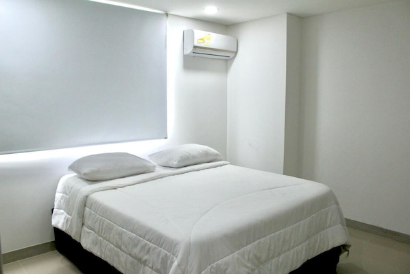 3 bedrooms, iron/ironing board, Internet, bed sheets