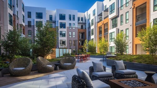 Stylish 1BR Condo at Landsby with Fire Pit Lounge