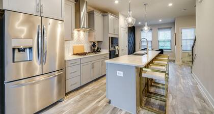 3-bedroom modern retreat in Largo close to shopping, restaurants and DC