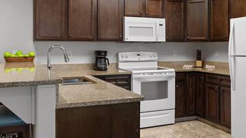 Micro-ondes, four, plaque de cuisson, lave-vaisselle