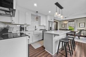 Fridge, microwave, oven, stovetop - Modern 6BR Blowing Rock Cabin Near Trails & Views (Blowing Rock)