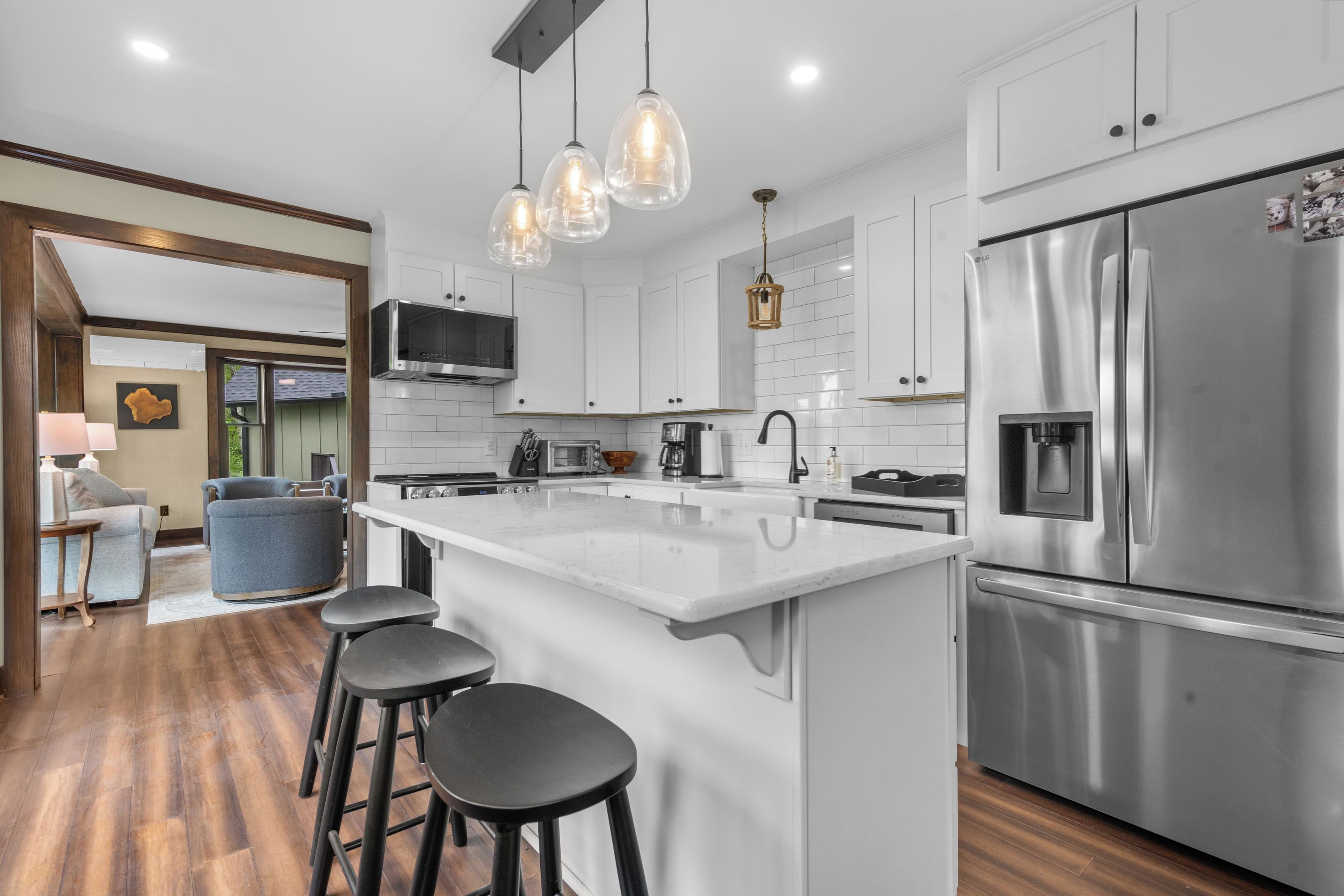 雪櫃、微波爐、焗爐、爐具