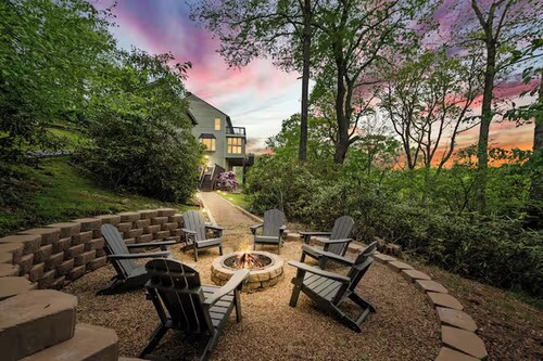 Modern 6BR Blowing Rock Cabin Near Trails & Views