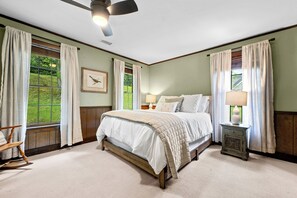 6 bedrooms, desk, iron/ironing board, WiFi