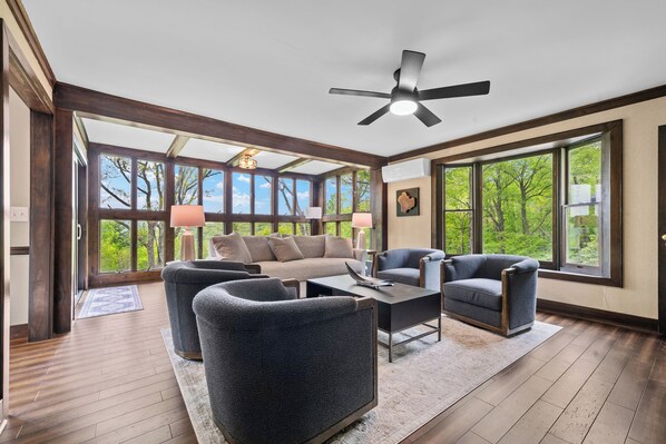 Smart TV, fireplace - Modern 6BR Blowing Rock Cabin Near Trails & Views (Blowing Rock)