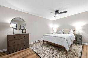 6 bedrooms, desk, iron/ironing board, WiFi