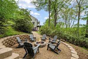 Property grounds - Modern 6BR Blowing Rock Cabin Near Trails & Views (Blowing Rock)