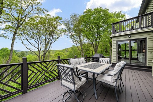 Modern 6BR Blowing Rock Cabin Near Trails & Views