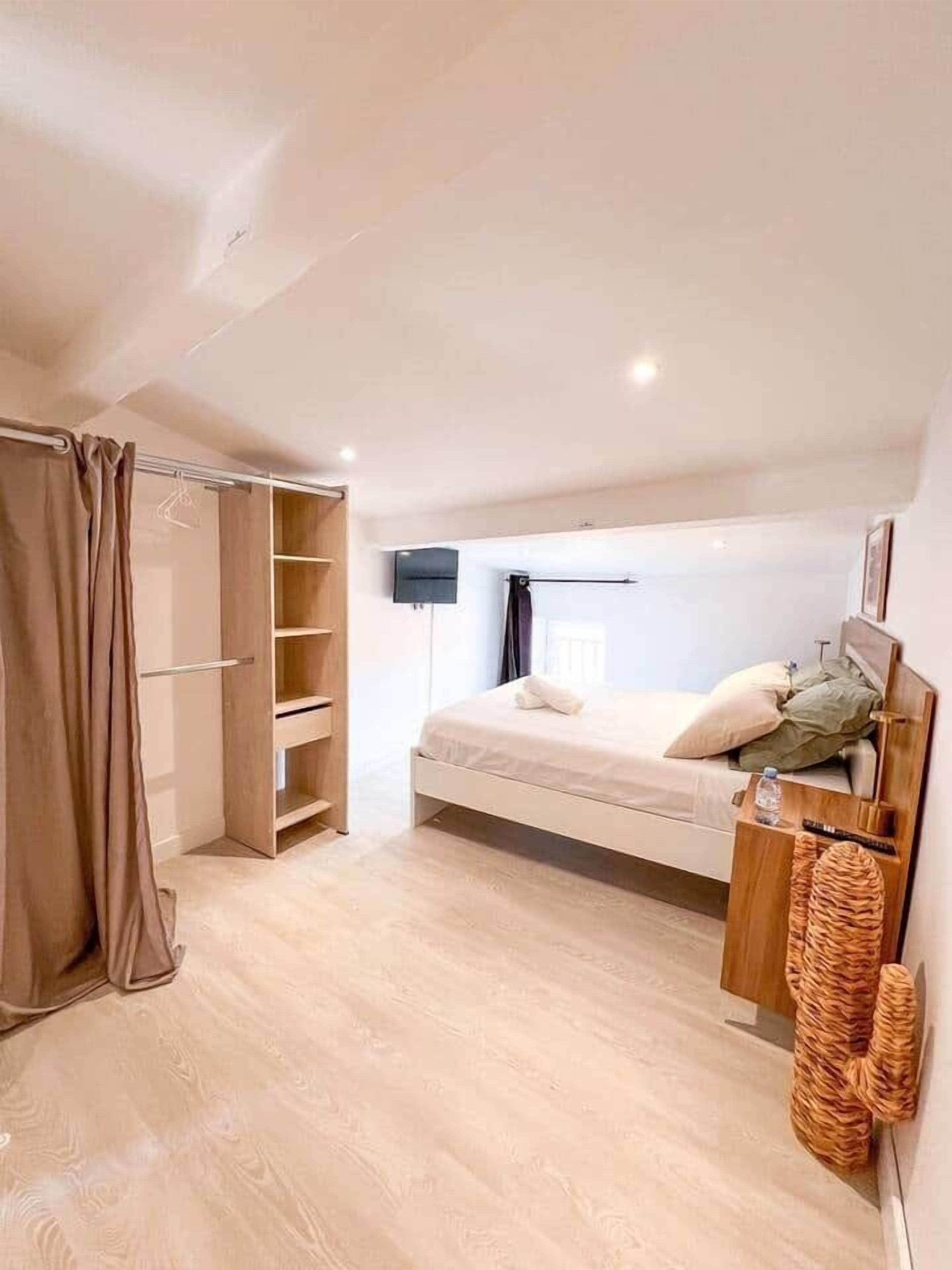 1 bedroom, iron/ironing board, WiFi, bed sheets