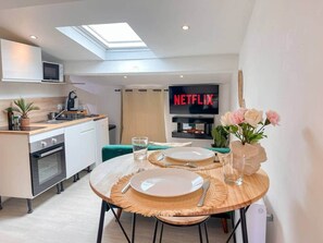 Fridge, oven, cookware/dishes/utensils