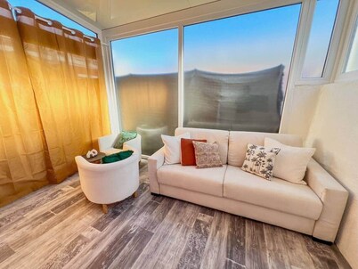 La Canopée: 8min walk from the station