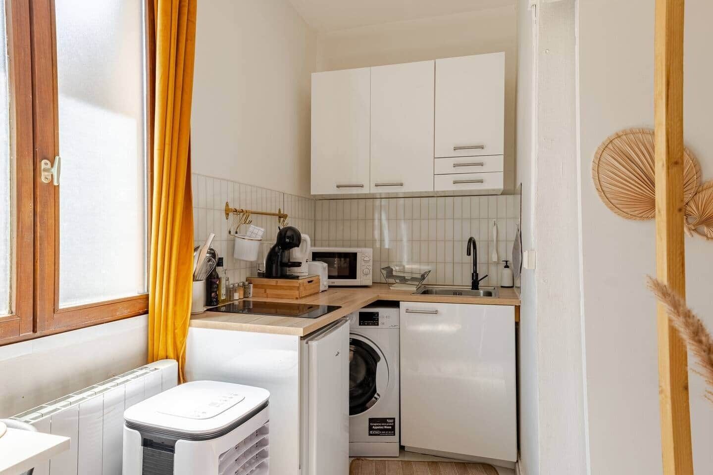 Réfrigérateur, micro-ondes, grille-pain