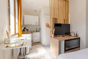 Bügeleisen/Bügelbrett, WLAN, Bettwäsche