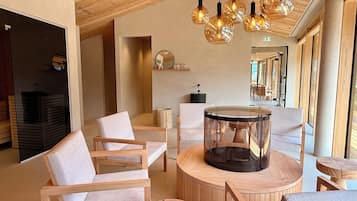 Sauna, hot tub
