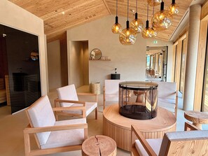 Sauna, hot tub