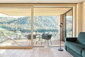 Deluxe-huoneisto, 2 makuuhuonetta, parveke, vuoristonäköala | Majoituspaikan julkisivu