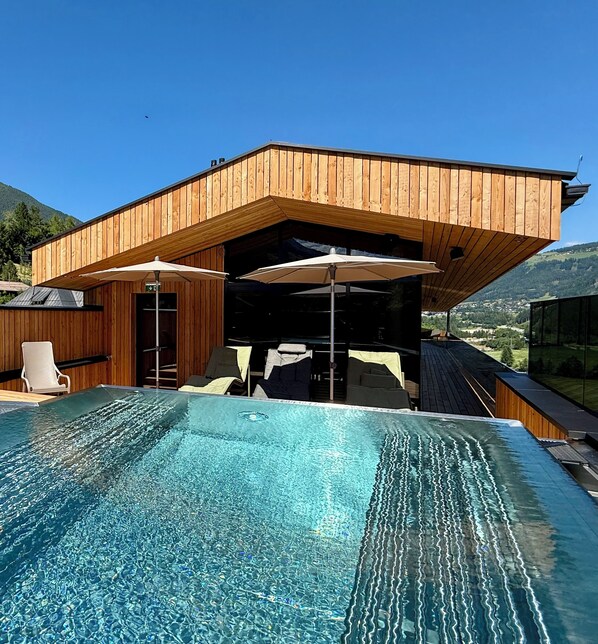 Outdoor pool - Lärchenlodge SkySpa und Rooftop Pool (Fulpmes)