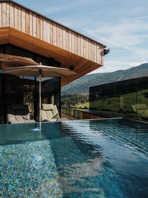 Outdoor pool - Lärchenlodge SkySpa und Rooftop Pool (Fulpmes)