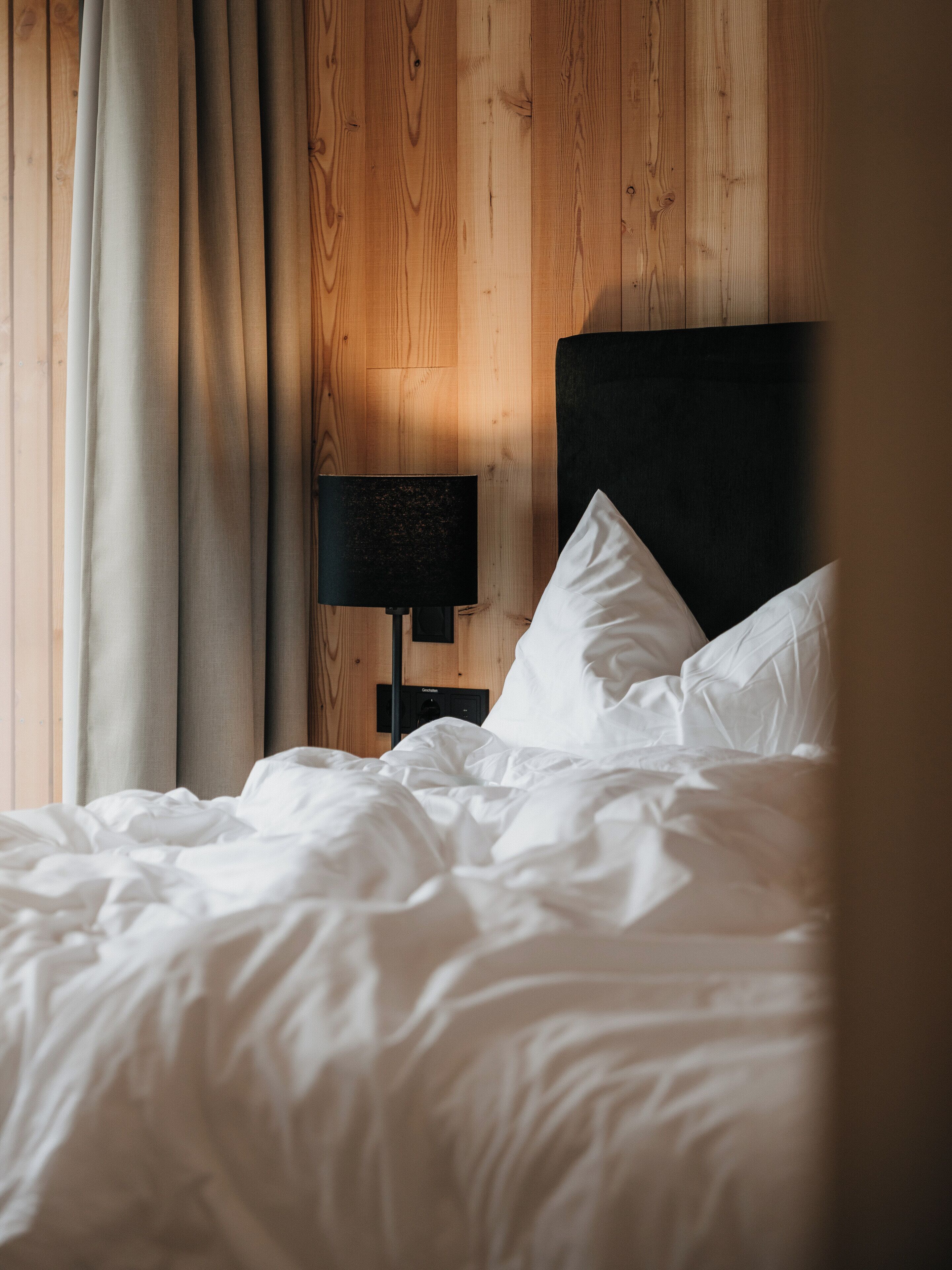 Frette Italian sheets, premium bedding, in-room safe, blackout curtains