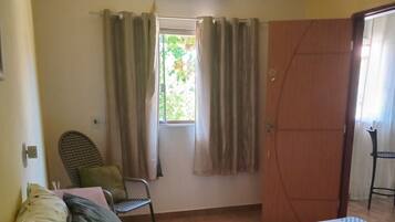 1 間睡房、熨斗/熨衫板、上網、床單